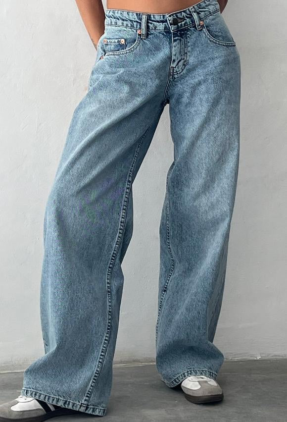 MILA | Low-Rise Jeans