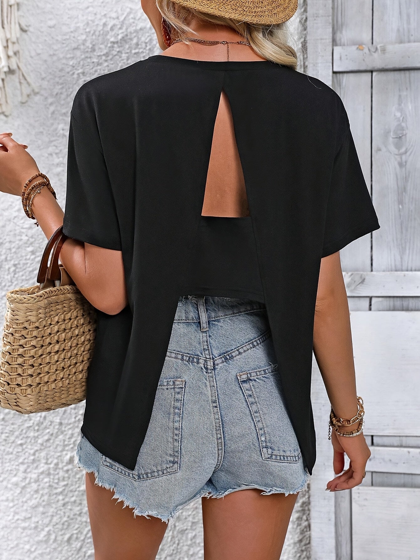 Sloan | Trendy Open Rug T-shirt